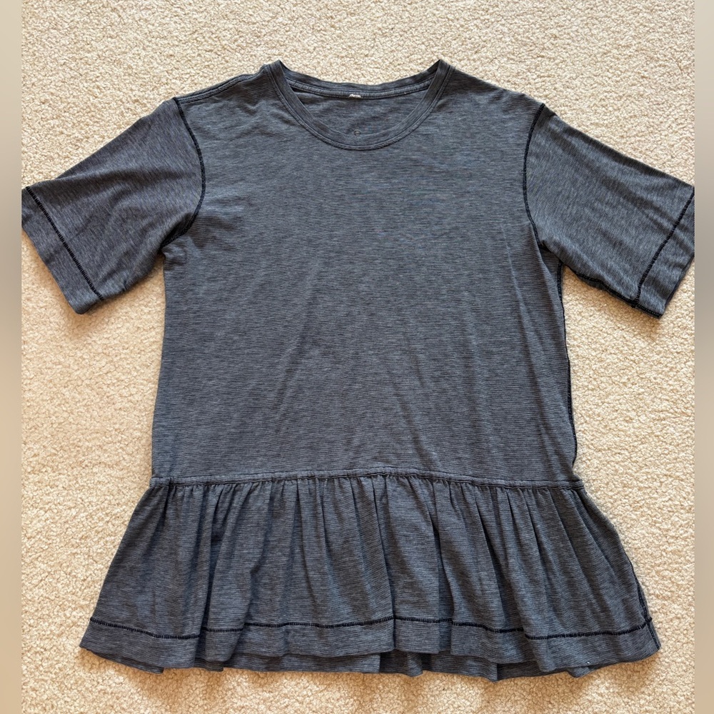 Lululemon Flouncy Tee Size 8